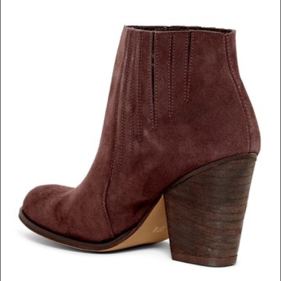 NIB Red Wine Distressed Leather Ankle Boots - Picture 8 of 8